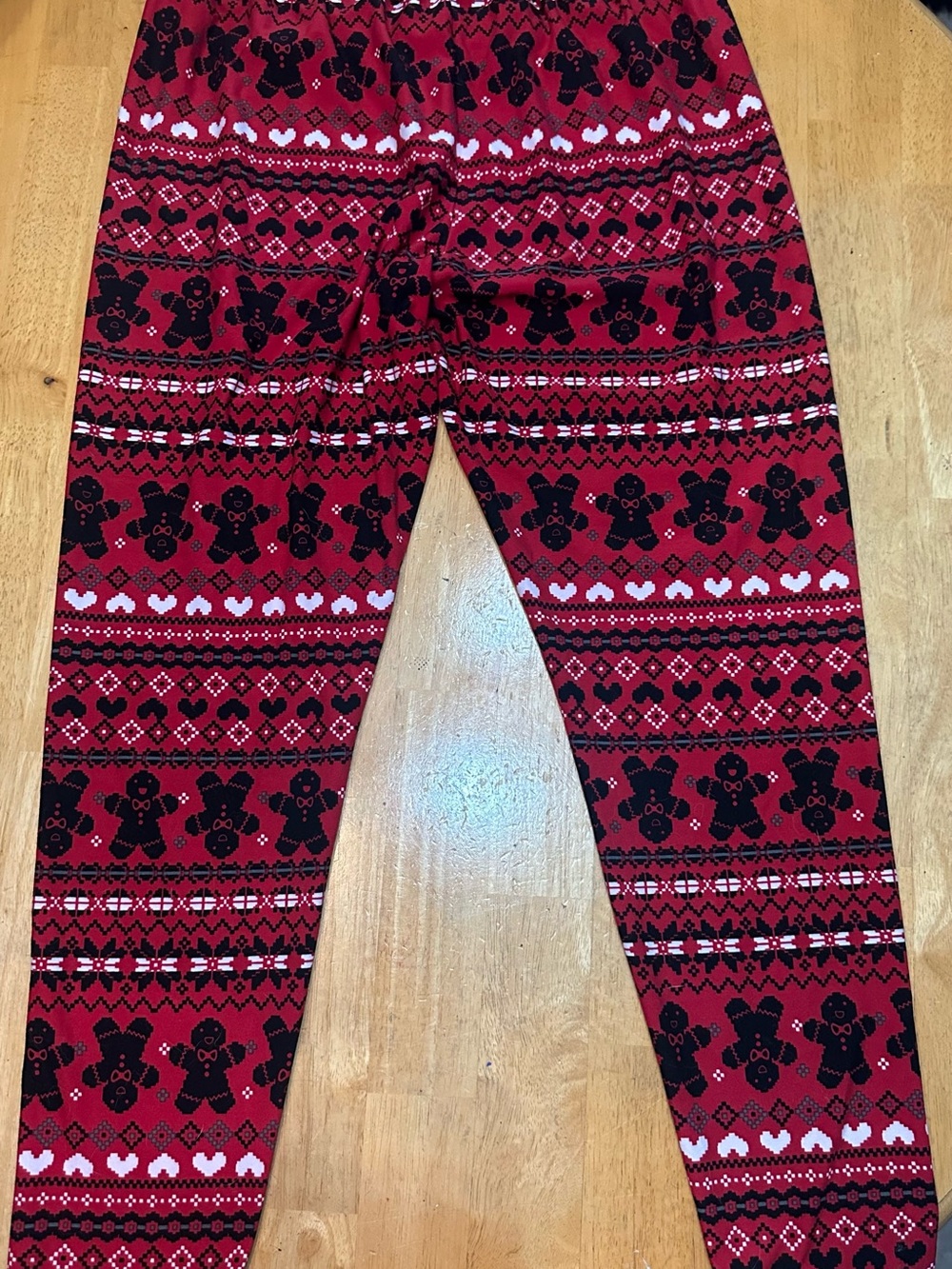Apt. 9 Red and Black Gingerbread Print Leggings